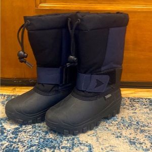 Tundra snowboots with liner.